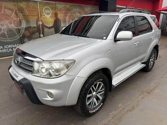 TOYOTA HILUX SW4 2.7 SR 4X2 16V GASOLINA 4P MANUAL TOYOTA HILUX SW4 2.7 SR 4X2 16V GASOLINA 4P MANUAL